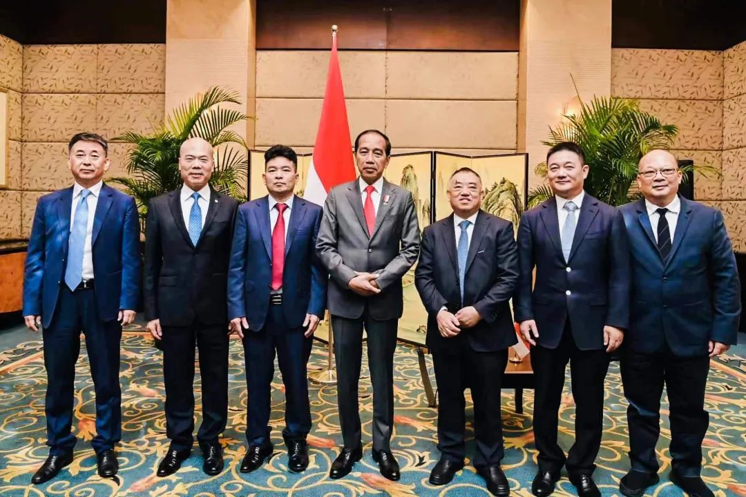 印尼总统商务圆桌会议在成都召开，hjc黄金城股份董事长邓伟明受邀参会并发言